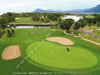 dinarobin_hotel_mauritius_two_couples_at_the_golf_course.jpg