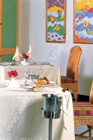 3_star_calodyne_sur_mer_hotel_restaurant_table.jpg