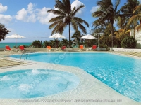 casuarina_hotel_mauritius_sunbed_and_swimming_pool_and_jacuzzi_view.jpg