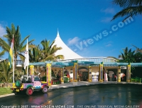 3_star_hotel_le_coco_beach_hotel_entrance.jpg