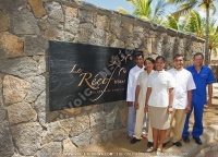 le_recif_hotel_mauritius_staff_in_front_of_the_hotel.jpg