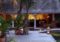 20_degrees_sud_hotel_mauritius_reception_at_night.jpg