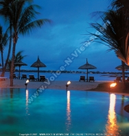 5_star_hotel_le_touessrok_hotel_frangipani_island_pool_night.jpg