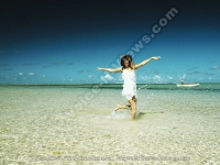 les_pavillons_hotel_mauritius_lady_at_the_beach.jpg