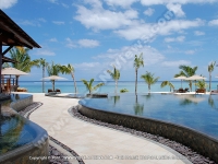 les_pavillons_hotel_mauritius_sea_view_from_the_reception.jpg