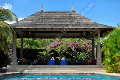 maradiva villas resort and spa hotel mauritius relaxation kiosk next to the pool
