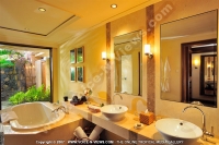 maradiva_villas_resort_and_spa_hotel_mauritius_luxury_suite_villa_bathroom.jpg