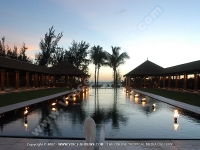 movenpick_resort_and_spa_hotel_mauritius_general_view_at_night.jpg