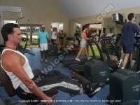 movenpick_resort_and_spa_hotel_mauritius_guests_at_the_gym.jpg