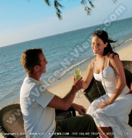 pearle_beach_hotel_mauritius_couple_having_champagne_on_the_beach.jpg