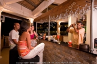 pearle_beach_hotel_mauritius_guests_at_the_bar.jpg