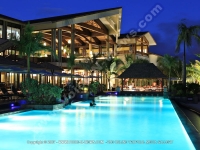 general_view_of_the_pool_and_its_pool_bar_intercontinental_balaclava_resort_mauritius.jpg