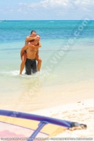 le_victoria_hotel_mauritius_just_married_couple_at_the_beach.jpg