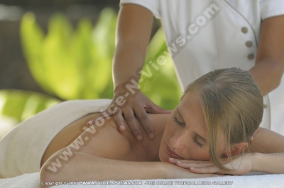 royal palm hotel mauritius lady in massage room
