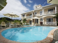 standard_apartment_mauritius_ref_114_swimming_pool_area.jpg