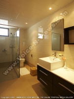 standard_studio_apartment_grand_bay_mauritius_ref_109_bathroom_with_shower_and_toilet.jpg