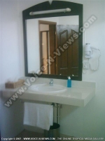 mauritius_villa_la_gaulette_ref_168_bathroom_with_mirror.jpg