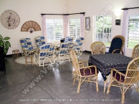 beach_villa_aigrettes_mauritius_livingroom_and_dining_room_view.jpg