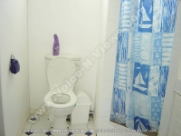 villa_jean_francoise_wc_and_bathroom_view.jpg