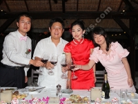 wedding_in_mauritius_yu_rui_and_wang_guanghui_at_the_bay_hotel_toast.jpg