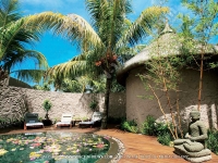 casuarina_hotel_mauritius_sunbed_and_spa_swimming_pool.jpg