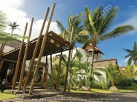 laguna_beach_hotel_and_spa_mauritius_main_entrance.jpg