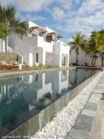 le_recif_hotel_mauritius_swimming_pool_and_hotel_side_view.jpg