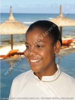 le_recif_hotel_mauritius_waitress.jpg