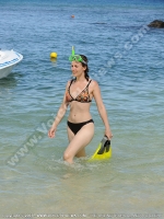 le_recif_hotel_mauritius_young_and_beautiful_lady_going_for_snorkeling.jpg