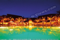 4_star_hotel_sands_resort_hotel_pool_at_night.jpg