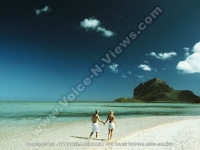 les_pavillons_hotel_mauritius_couple_on_ the_beach.jpg