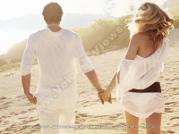 5_star_hotel_shanti_maurice_couple_walking_on_the_beach.jpg