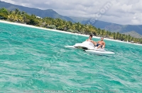 pearle_beach_hotel_mauritius_couple_in_paddle_boat.jpg