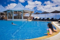 pearle_beach_hotel_mauritius_guest_having_cocktail_in_the_swimming_pool.jpg