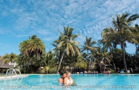 le_canonnier_hotel_mauritius_couple_in_swimming_pool.jpg
