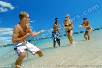 le_mauricia_hotel_mauritius_guests_having_fun_at_the_beach.jpg