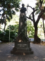 leoville_lhomme_statue_company_gardens_port_louis_mauritius.jpg