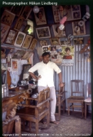 old_time_barber_salon_mauritius_year_1977.jpg