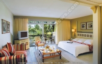shandrani_resort_and_spa_hotel_mauritius_deluxe_room.jpg