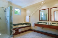 shandrani_resort_and_spa_hotel_mauritius_family_suite_bathroom.jpg