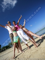 tamassa_hotel_mauritius_family_at_the_beach.jpg