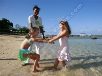 tamassa_hotel_mauritius_kids_having_fun_at_the_beach.jpg