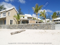 white_oak_villa_mauritius_front_view_from_the_beach.jpg