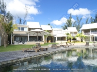 white_oak_villa_mauritius_swimming_pool_and_general_view.jpg