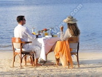 le_telfair_golf_and_spa_resort_mauritius_couple_having_breafast_on_the_beach.jpg