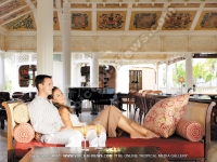 le_telfair_golf_and_spa_resort_mauritius_couple_in_cavendish_bar.jpg