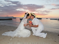 romance_in_mauritius_yu_rui_and_wang_guanghui_at_the_bay_hotel_sunset_view.JPG