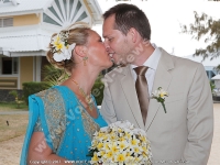 wedding_in_mauritius_tilde_and_jens_kissing.JPG