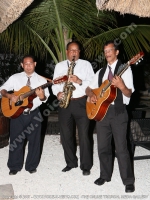 wedding_in_mauritius_yu_rui_and_wang_guanghui_at_the_bay_hotel_entertainment.JPG